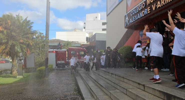 Programa Bombeiro na escola