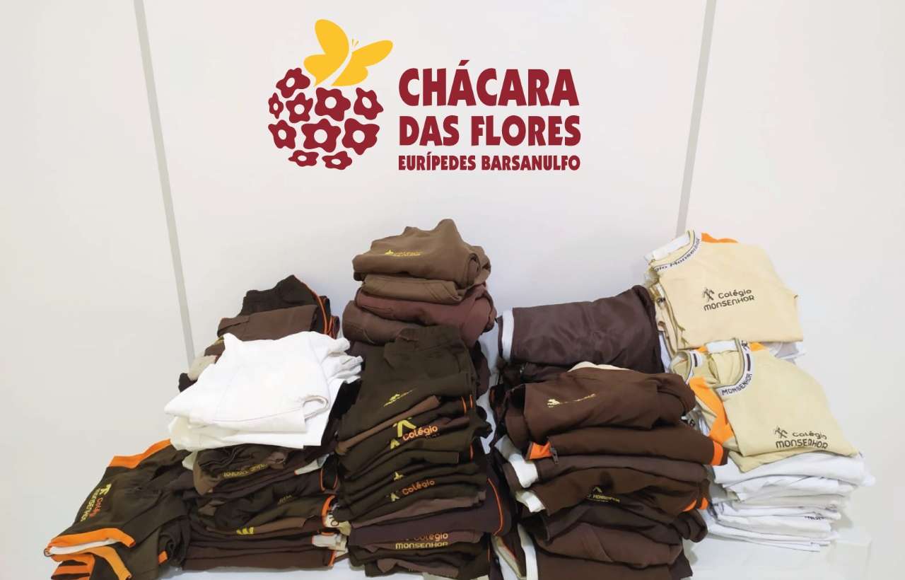 Doações de uniformes à Chácara das Flores