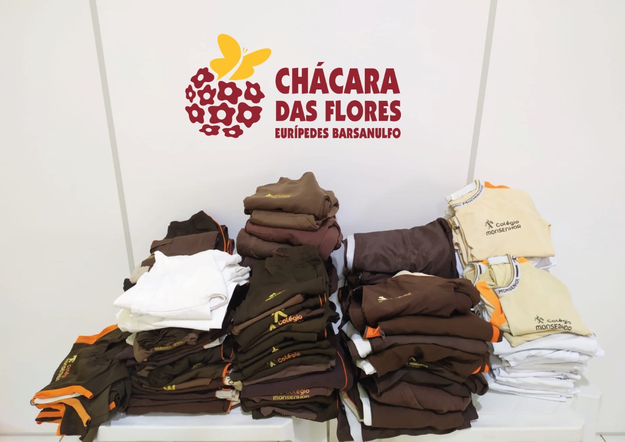 Roupas doadas à Chácara da Flores